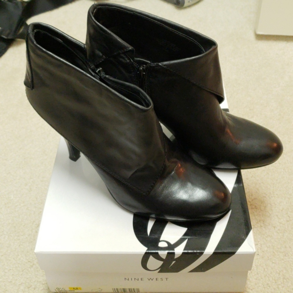 Nine West Black Ankle Booties Size 9.5 NEW IN BOX